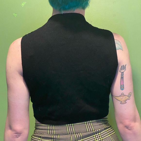 Black crochet mock-neck crop top - Picture 2 of 3